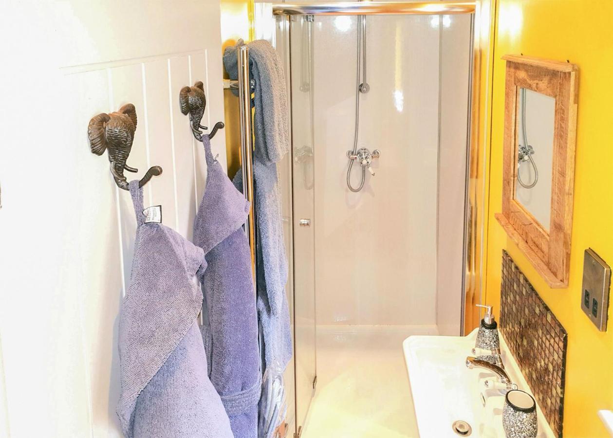 North Star Sanctum Hotel Garton Bagian luar foto