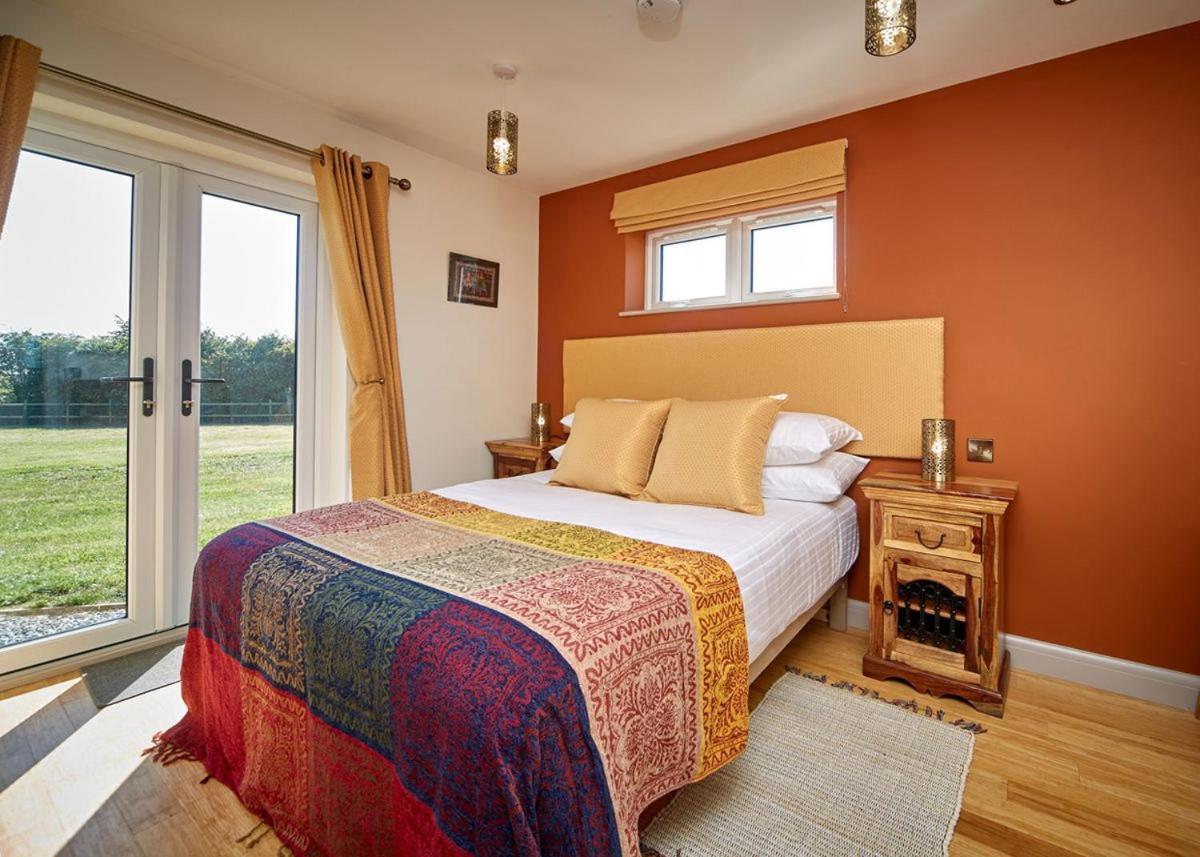 North Star Sanctum Hotel Garton Bagian luar foto