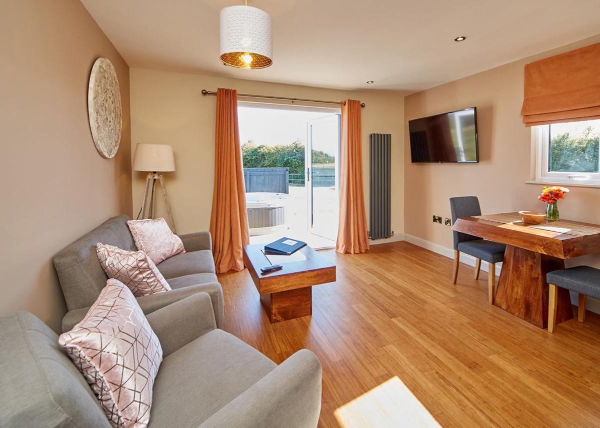 North Star Sanctum Hotel Garton Bagian luar foto