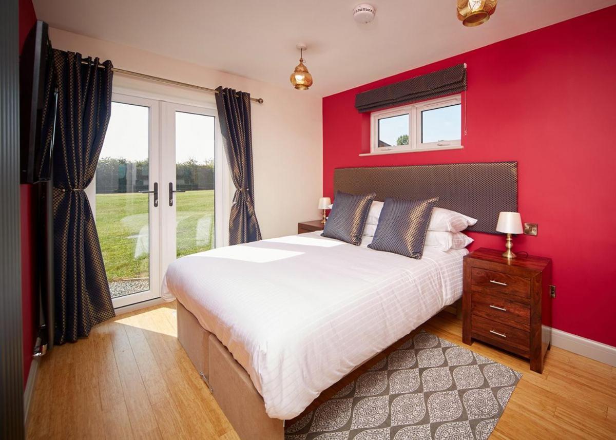 North Star Sanctum Hotel Garton Bagian luar foto