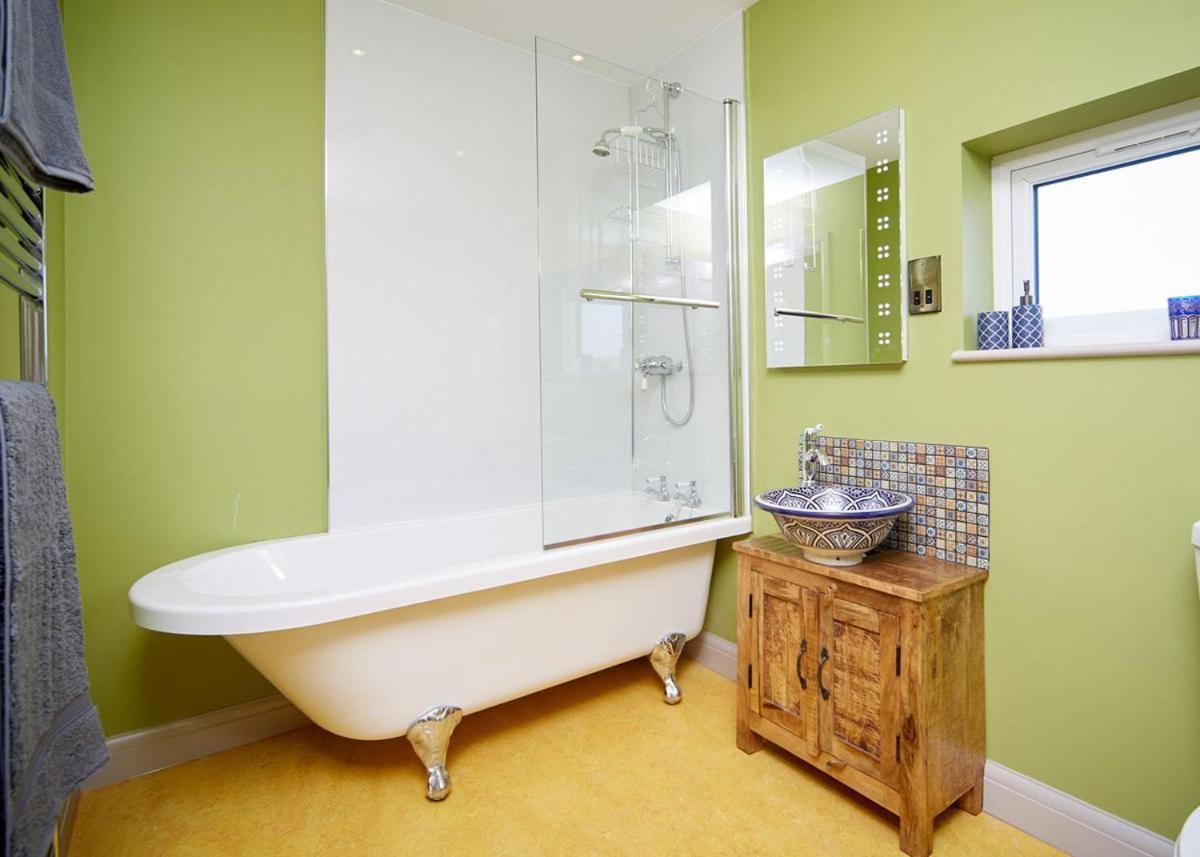 North Star Sanctum Hotel Garton Bagian luar foto